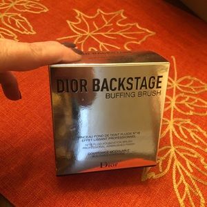 Dior Backstage Buffing Brush